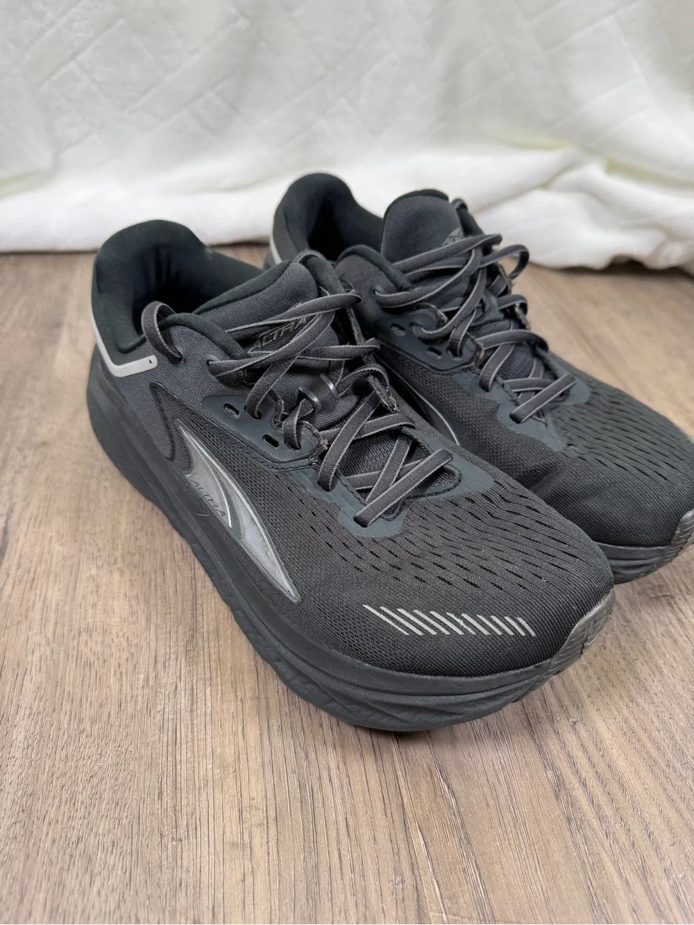 Altra Women's Black Olympus Road Running Shoes - Size 8.5